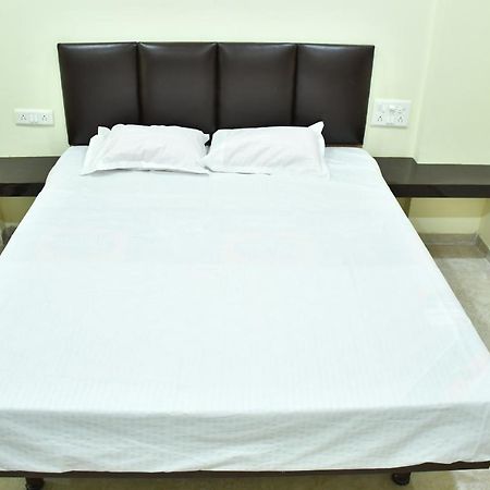 Hotel Kalika Residency Akalkot Экстерьер фото