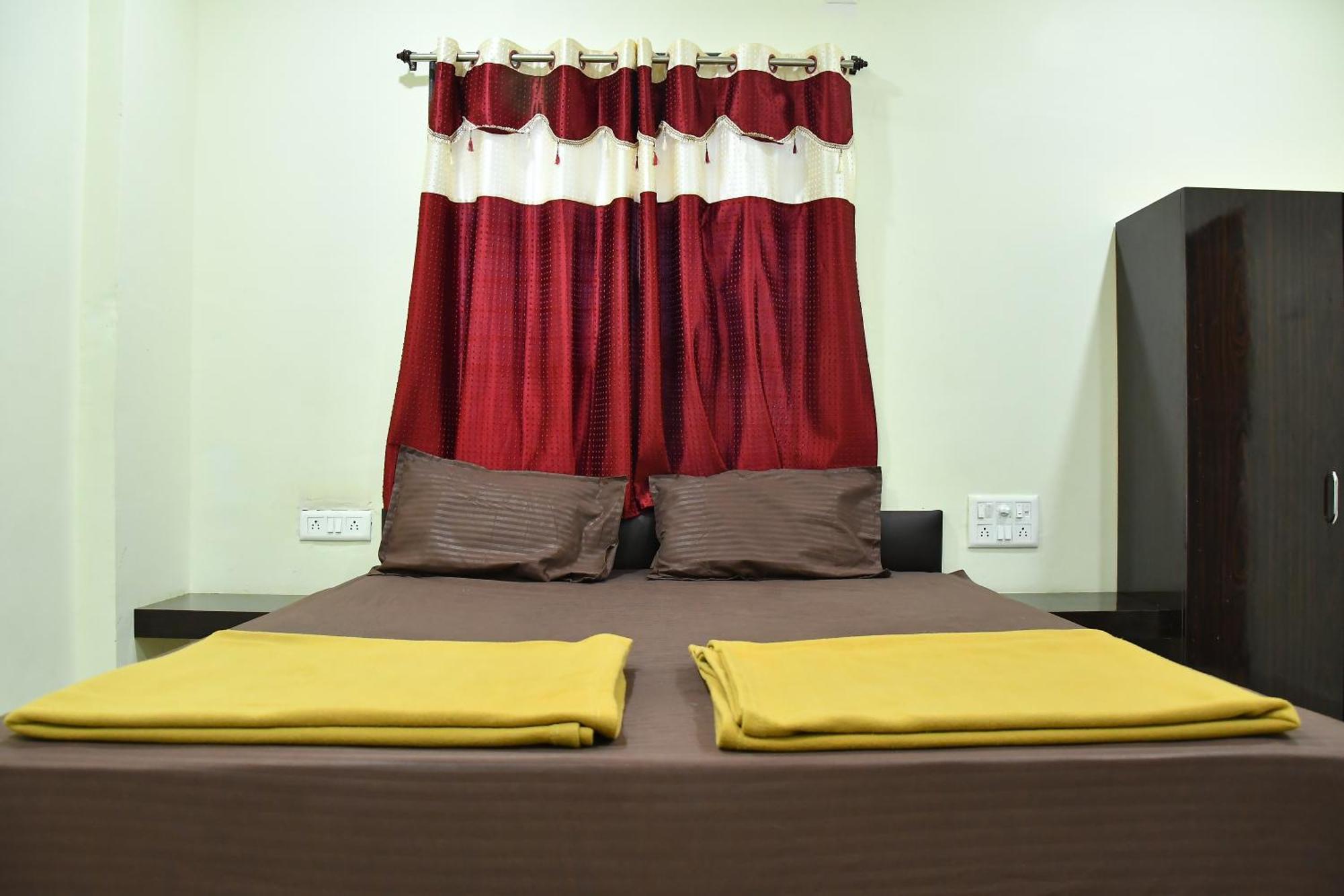 Hotel Kalika Residency Akalkot Экстерьер фото